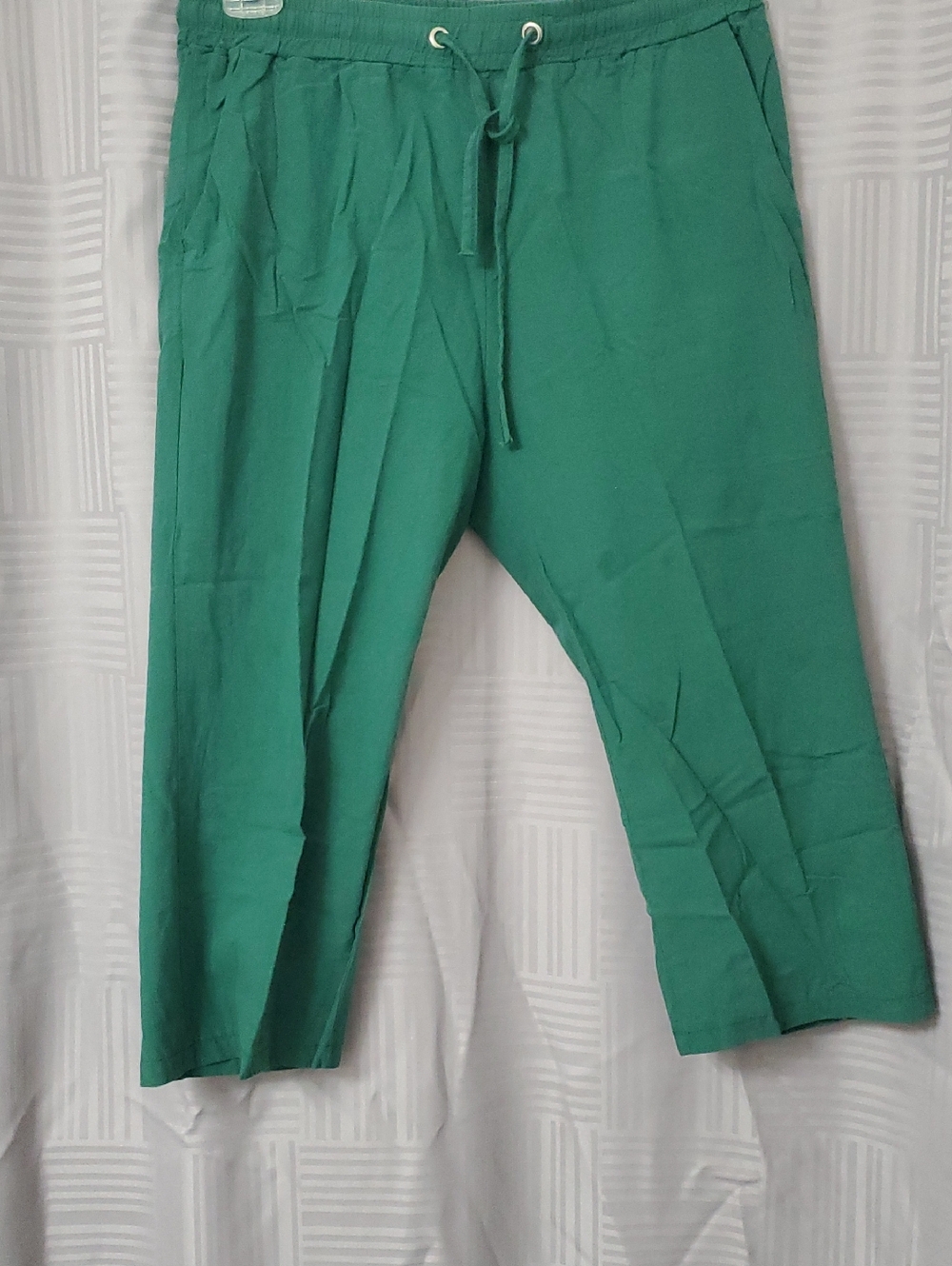 Green Drawstring Wide-Leg Capri Pants